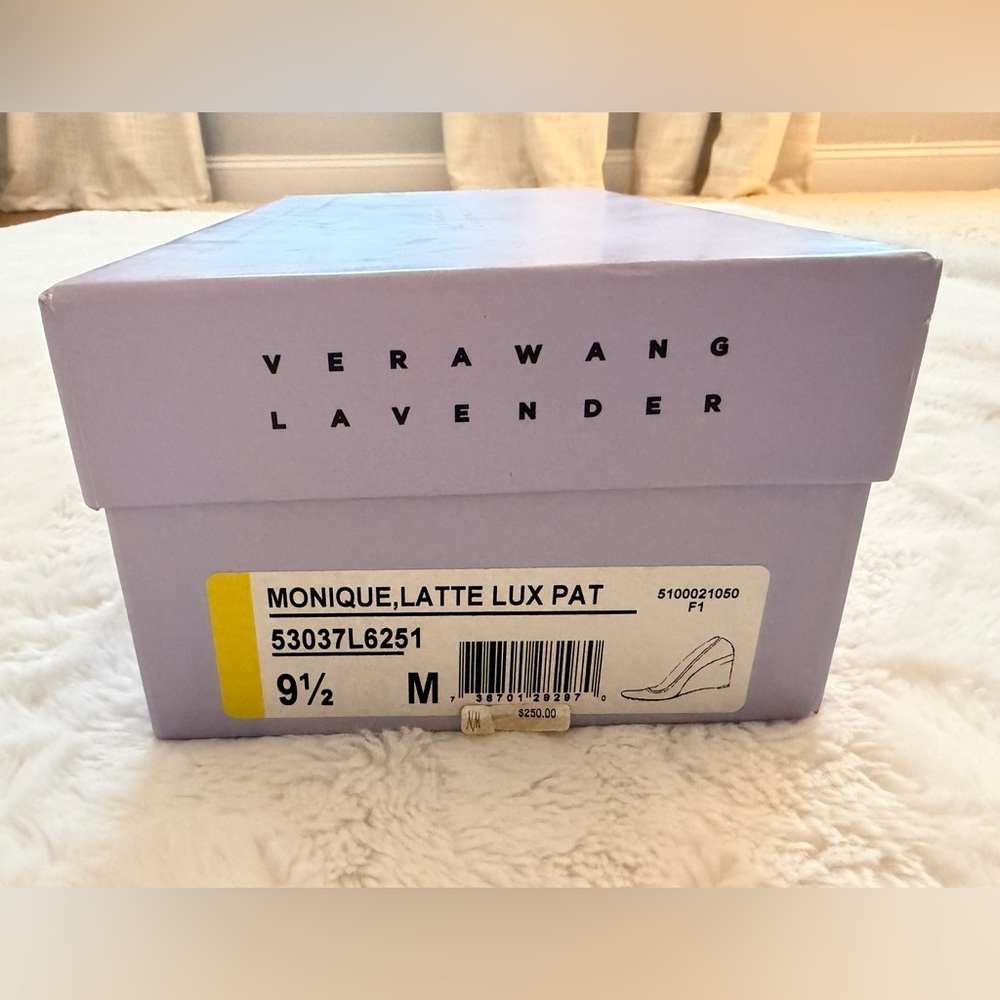 NIB Vera Wang Lavender Monique Lux Patent Wedge - Picture 6 of 13